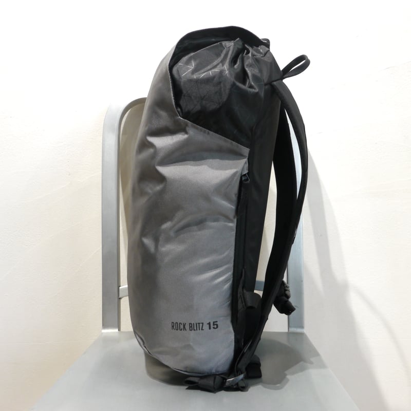Black diamond rock sales blitz 15 backpack