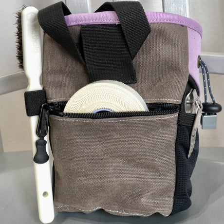 MAD ROCK HANGER BOLT CHALK BAG  Lavender