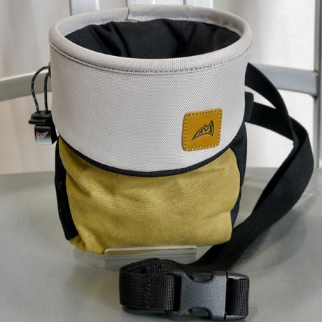 MAD ROCK HANGER BOLT CHALK BAG  Sand