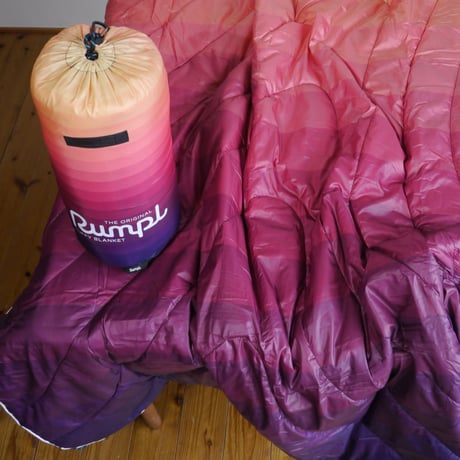 RUMPL ORIGINAL PUFFY BLANKET  Dawn Pixel Fade
