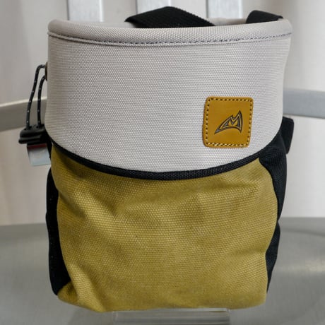 MAD ROCK HANGER BOLT CHALK BAG  Sand