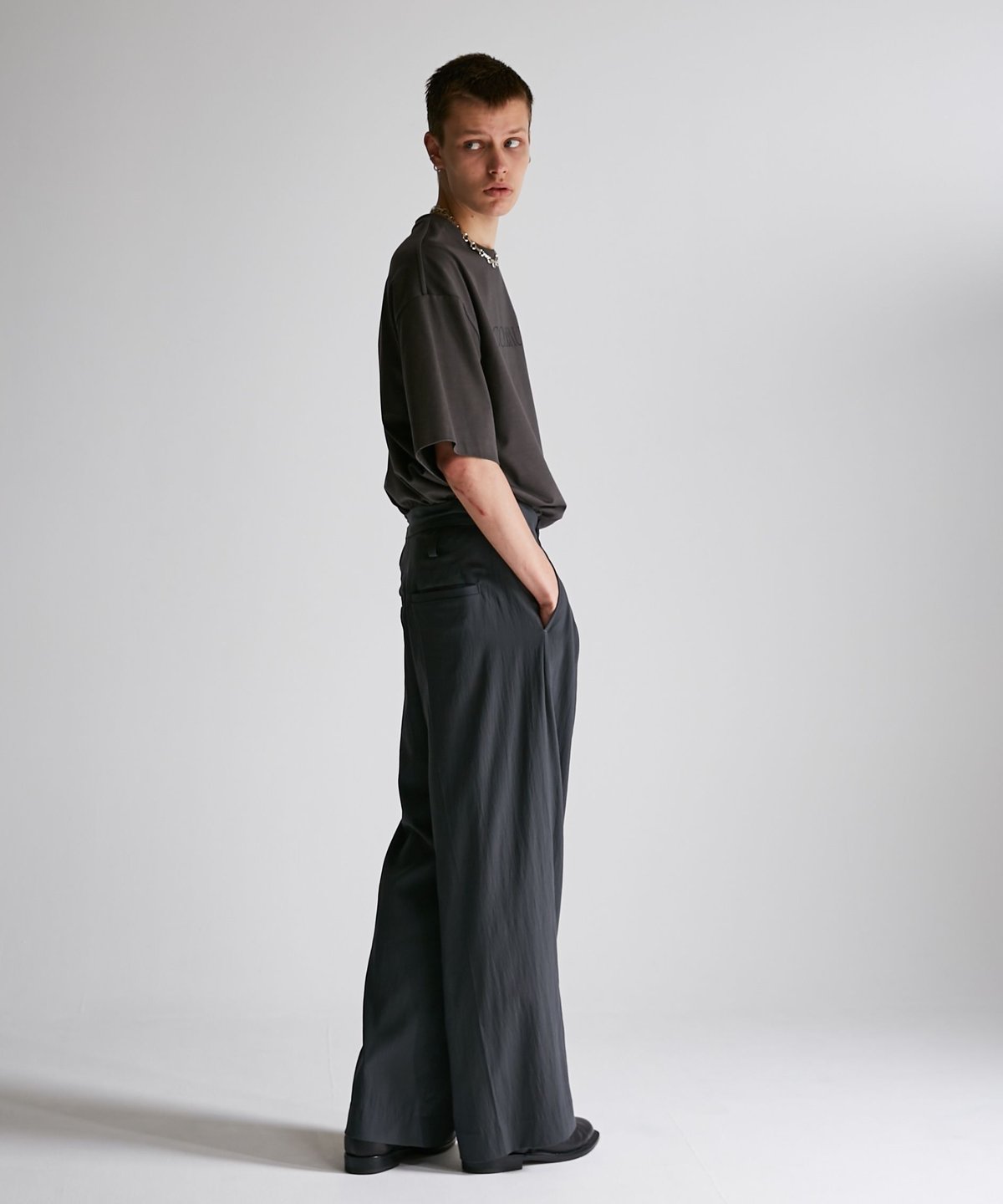 DRESS TWO TUCK WIDE PT【D.KHK】 | COMMUSE TEMPORA...