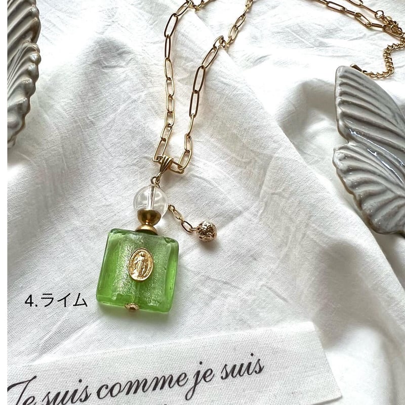 V6 Timeless Bijou ネックレスとオードパルファム香水のセット V6 Timeless Bijou ネックレスとオードパルファム香水のセット V6