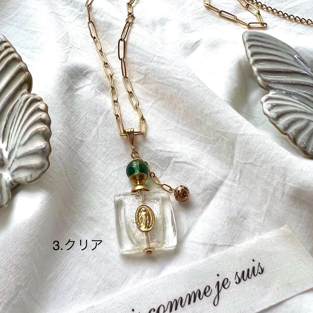 flacon de parfum amulette collier／お守り香水瓶のネックレス ...