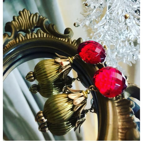 Bijou en verre rouge
