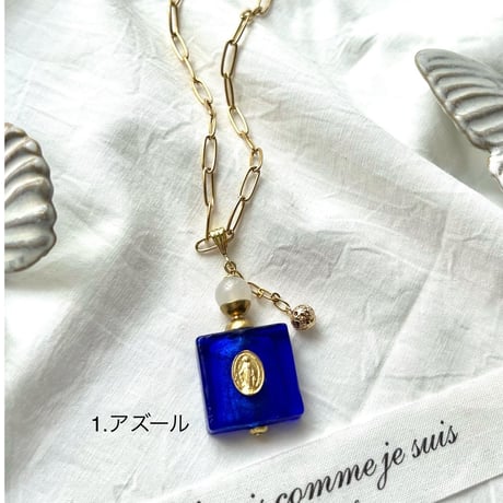 flacon de parfum amulette collier／お守り香水瓶のネックレス　カラー:アズール