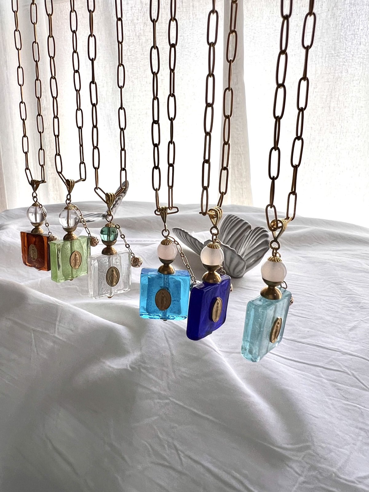 flacon de parfum amulette /お守り香水瓶のネックレス ヘッド