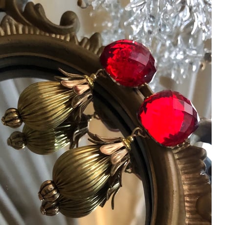 Bijou en verre rouge