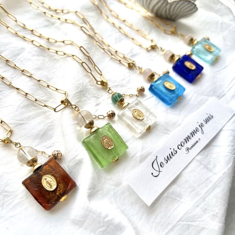 flacon de parfum amulette collier／お守り香水瓶のネックレス　カラー:シアン