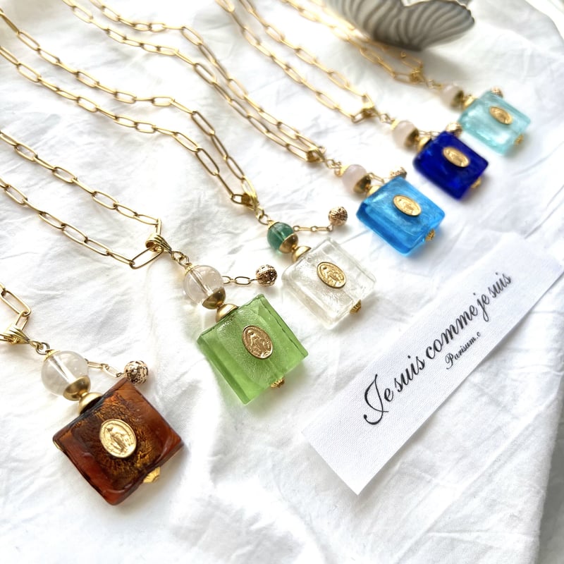 flacon de parfum amulette collier／お守り香水瓶のネックレス