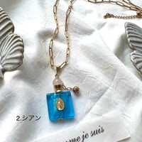 flacon de parfum amulette collier／お守り香水瓶のネックレス　カラー:シアン
