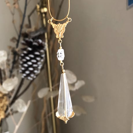 pendentif goutte porte-bonheur