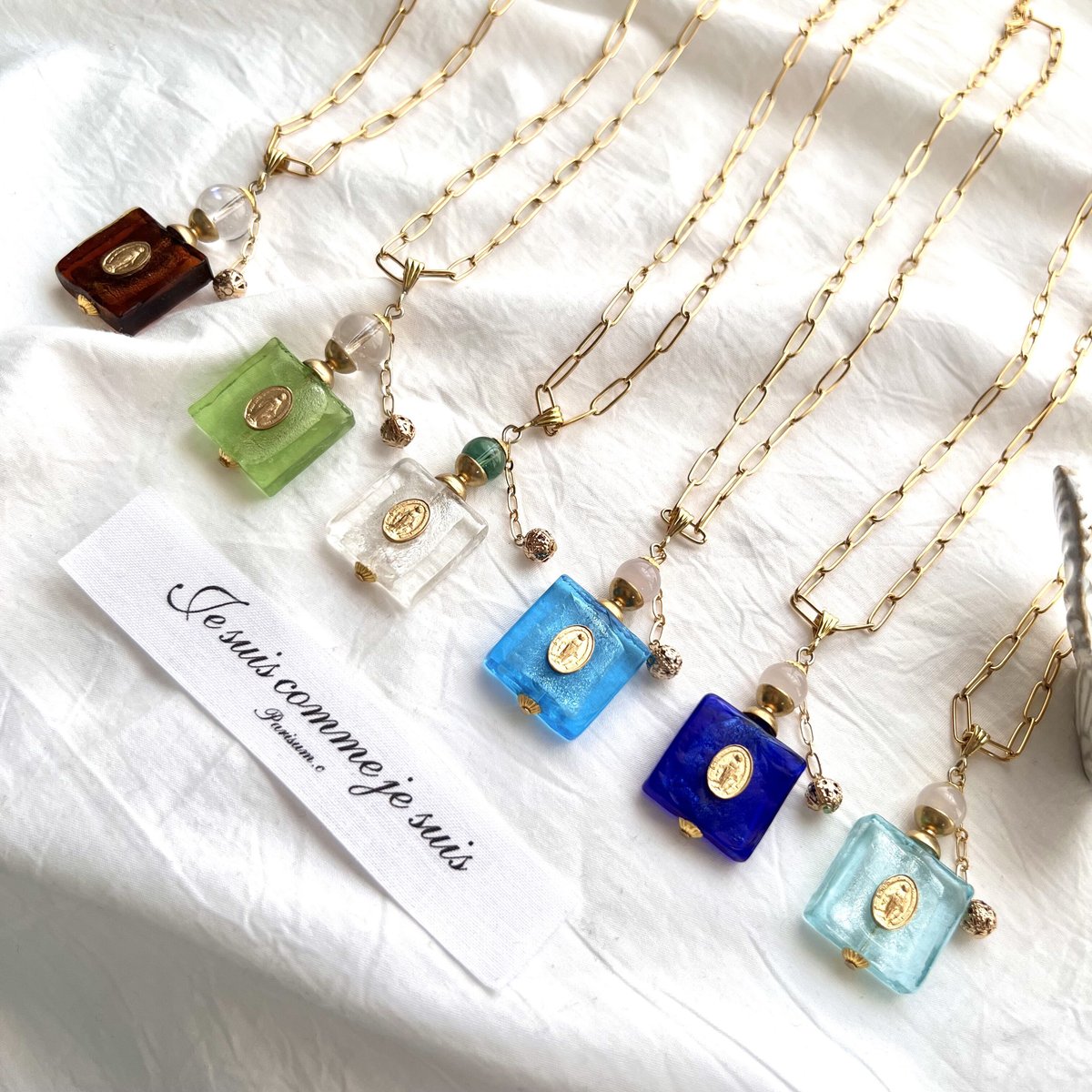 flacon de parfum amulette /お守り香水瓶のネックレス ヘッド