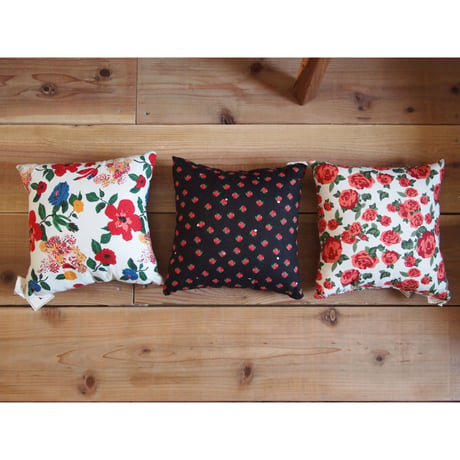 Le petit Lucas プチルカ Cushion 30x30 flower