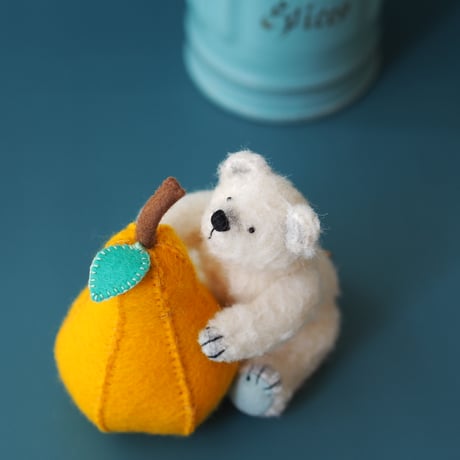 ciel étoilé  オリジナル mini pola bear with pear