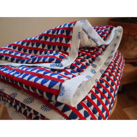 Le petit Lucas プチルカ small quilt 95x105 Triangles