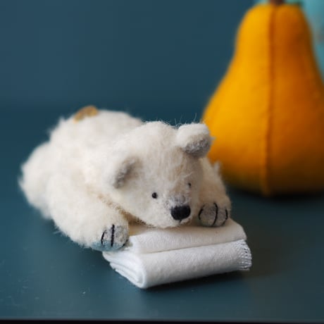 ciel étoilé  オリジナル mini pola bear with pear