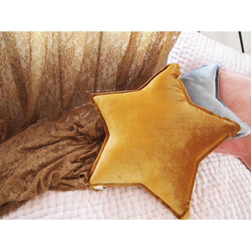 ZARA HOME - ヌメロ74 スタークッションとクッションカバー ZARA HOME - ヌメロ74 スタークッションとクッションカバーの