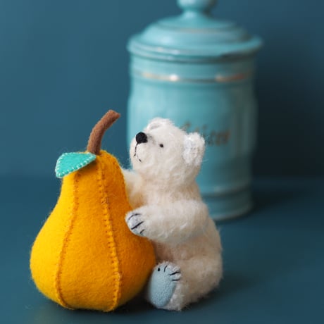 ciel étoilé  オリジナル mini pola bear with pear