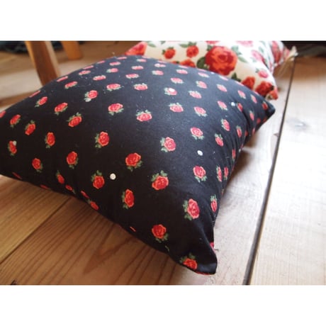 Le petit Lucas プチルカ Cushion 30x30 Small rose
