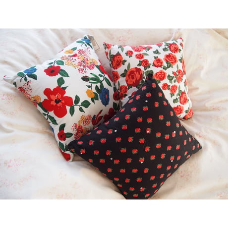 Le petit Lucas プチルカ Cushion 30x30 Small rose
