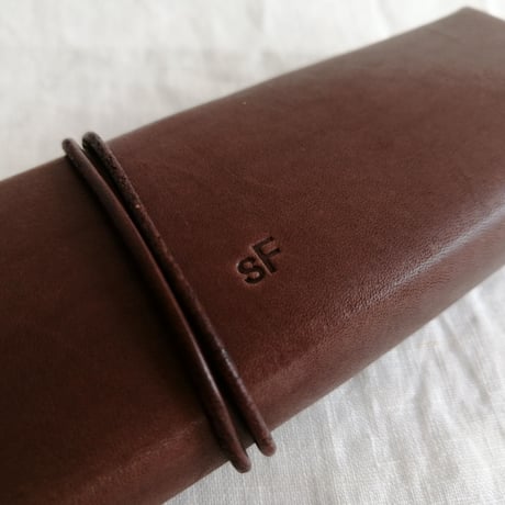 studio FAVORI　クラシックな革箱ペンケース