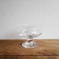 喫茶店のデザートグラス