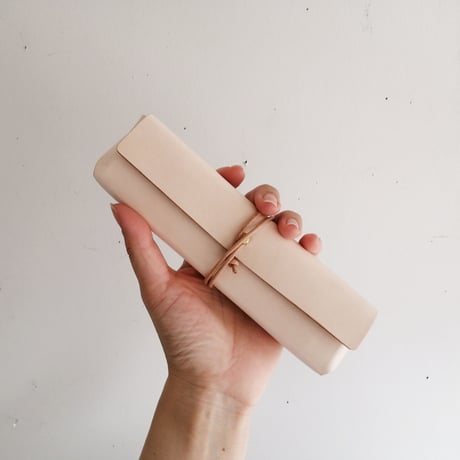 studio FAVORI　クラシックな革箱ペンケース
