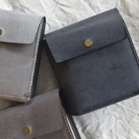 studio FAVORI　横向きの二つ折り財布