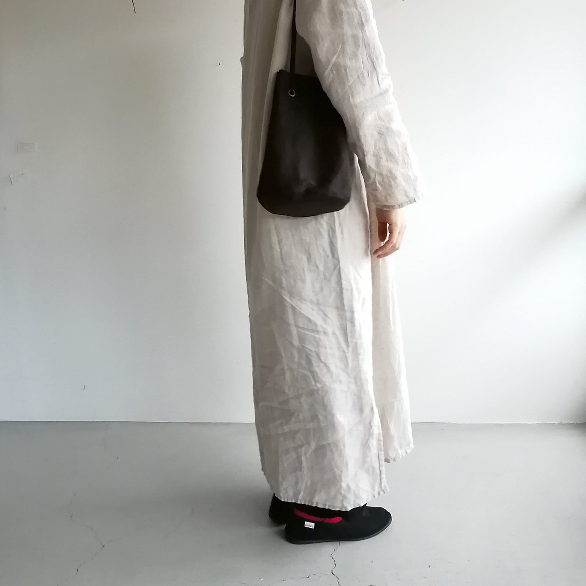 専用です◎ブラックリネンのフリル付き巾着バッグ、ぽこぽこウールニットの丸底巾着 ぽこぽこウールの丸底巾着バッグ - メルカリ