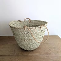 椰子の葉のカゴバッグ