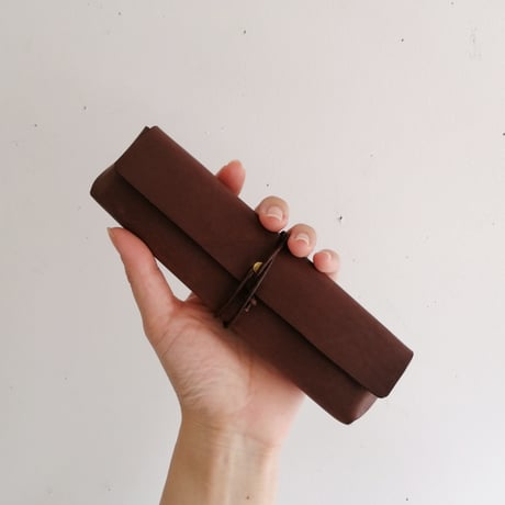 studio FAVORI　クラシックな革箱ペンケース