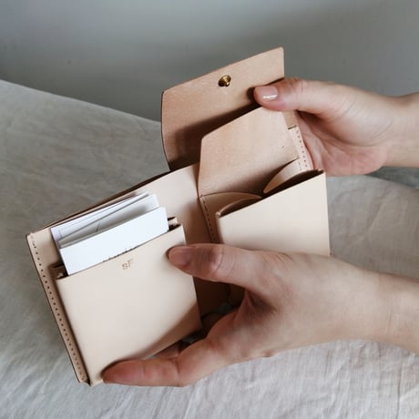 studio FAVORI　横向きの二つ折り財布