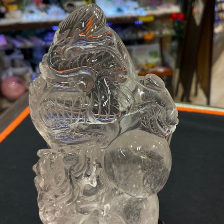【昇龍】運気上昇！天然水晶の大きな龍彫刻（台付）658g