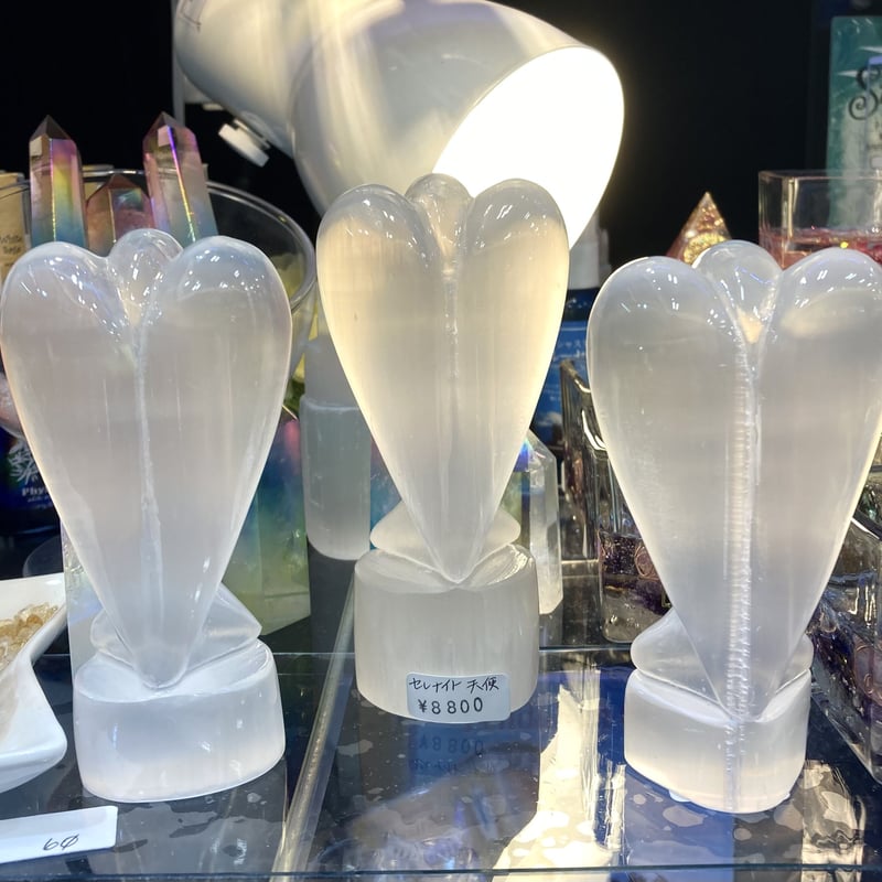 月の石」セレナイトの聖なる天使 | Angel Stone