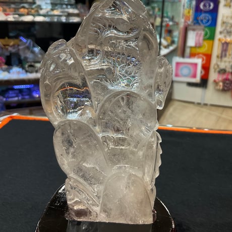 【昇龍】運気上昇！天然水晶の大きな龍彫刻（台付）658g