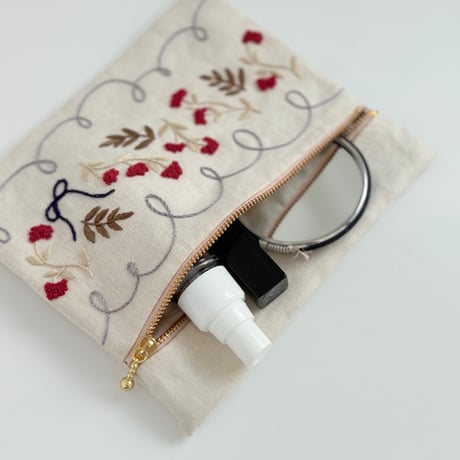お花刺繍のポーチ（ブルーライン）