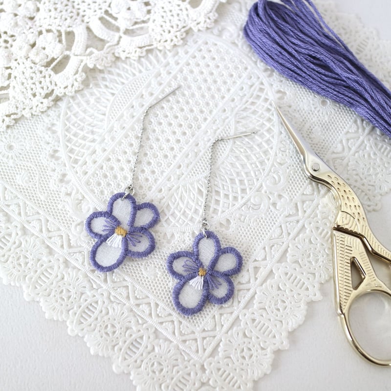 オーガンジー刺繍キット】すみれの耳飾り | ACE embroidery