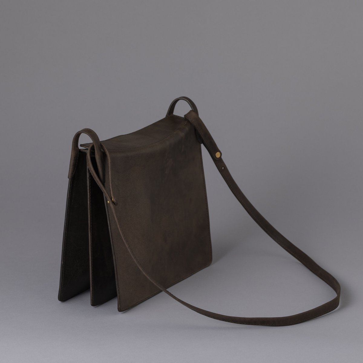 nu ヌ　flat bag \"Cavallo\" flat bag 