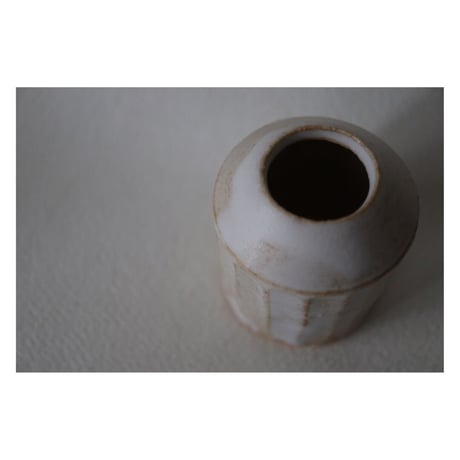 小川綾　一輪挿し　えんぴつ型　白