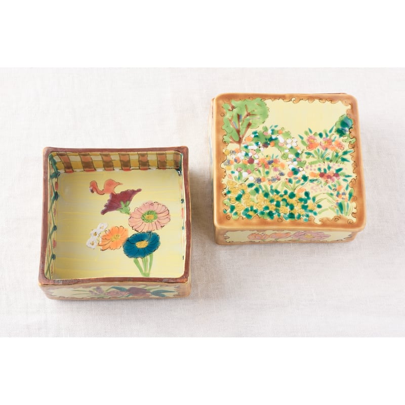 永井麻美子さん 九谷焼 二段重 新品 永井麻美子 九谷焼 花いっぱい二段お