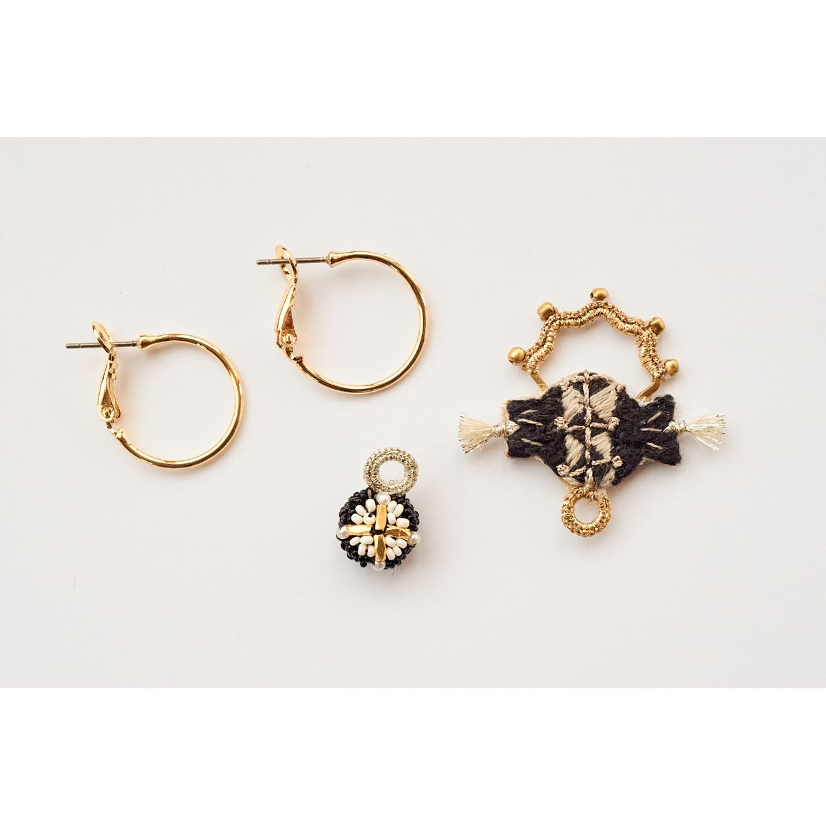 DOMACI ドマーシ　刺繍ピアス domaci ピアス・イヤリング A | HemingArts