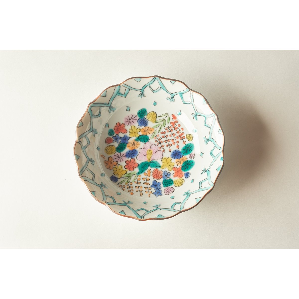 永井麻美子　皿　花柄　九谷焼 永井麻美子 九谷焼 百花手風 輪花浅鉢 | HemingArts