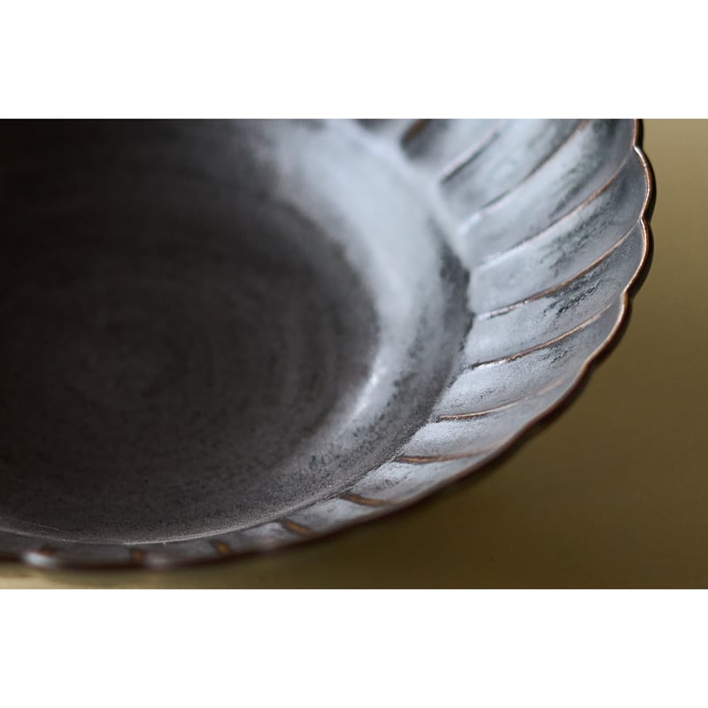 宮腰徳二 九谷焼 黒釉薬 菊鉢 | HemingArts