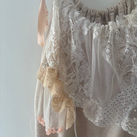 Patchwork bib saloptte