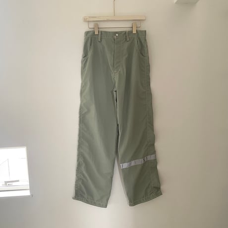 green pants reflector