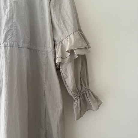 nylon ruffled dressグレージュ
