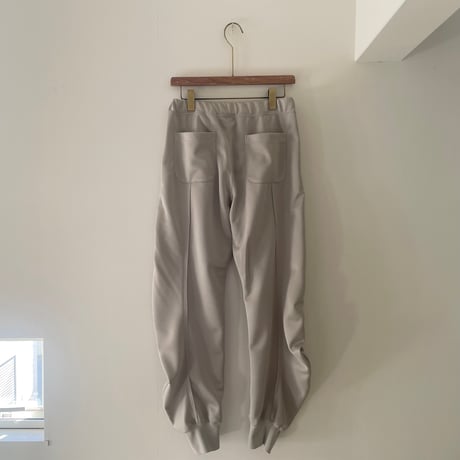 Reebok deformed sweat pants/greige