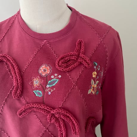 花刺繍トレーナー
