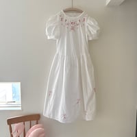 amulet stitch flower dress/white